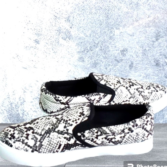 NEW faux snakeskin sneakers size 7 - Picture 2 of 8